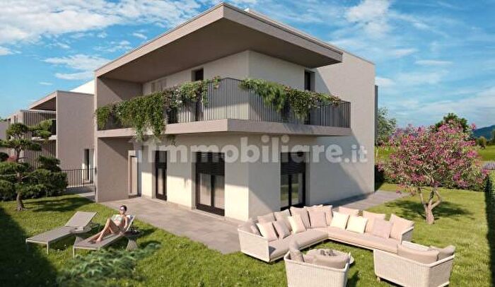 Casa con 5 locali in vendita in Via Giuseppe Verdi, Casnate Con Bernate