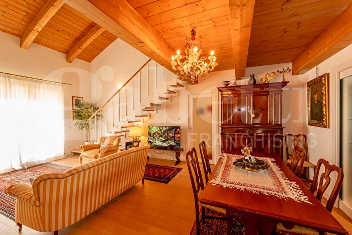 Appartamento quadrilocale in vendita in Via De Sanctis Francesco, Ravenna