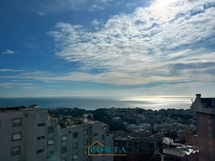 Appartamento quadrilocale in vendita in Via degli Iris, Genova