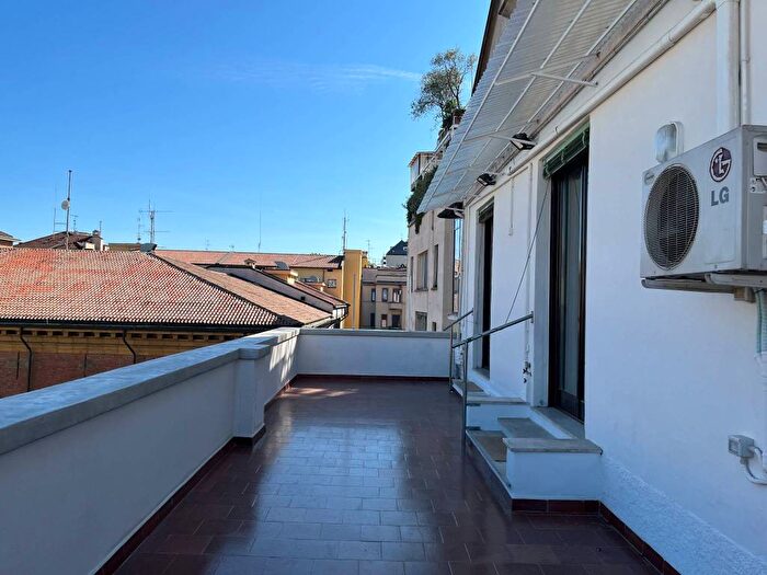 Appartamento trilocale in affitto in Corso di Porta Nuova, Turati, Milano