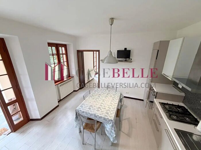 Casa quadrilocale in vendita in Camaiore