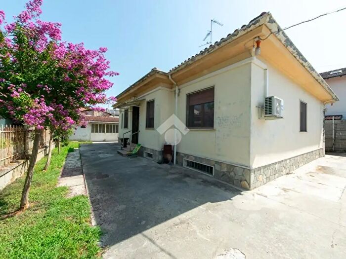 Casa con 9 locali in vendita in Cantone Castello, Casale Monferrato