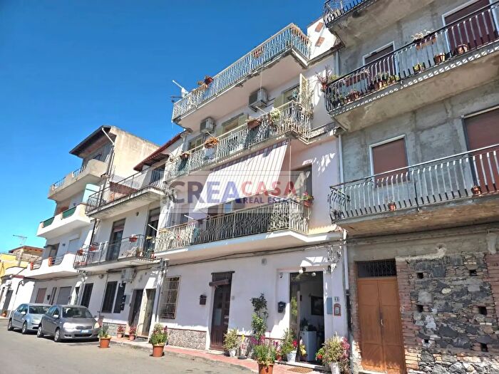 Appartamento con 6 locali in vendita in Via Cannizzoli, Taormina