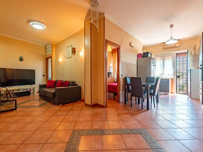 Appartamento quadrilocale in vendita in Via Rocca di Botte, Roma