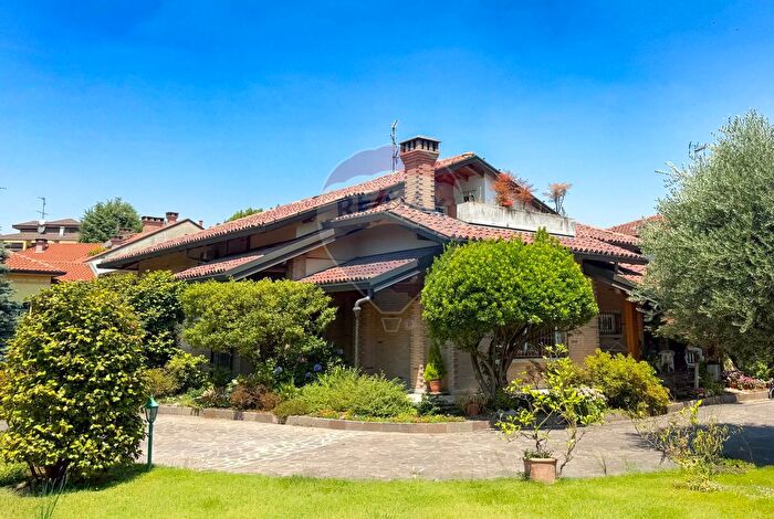 Casa con 5 locali in vendita in Via Valassina, Seregno