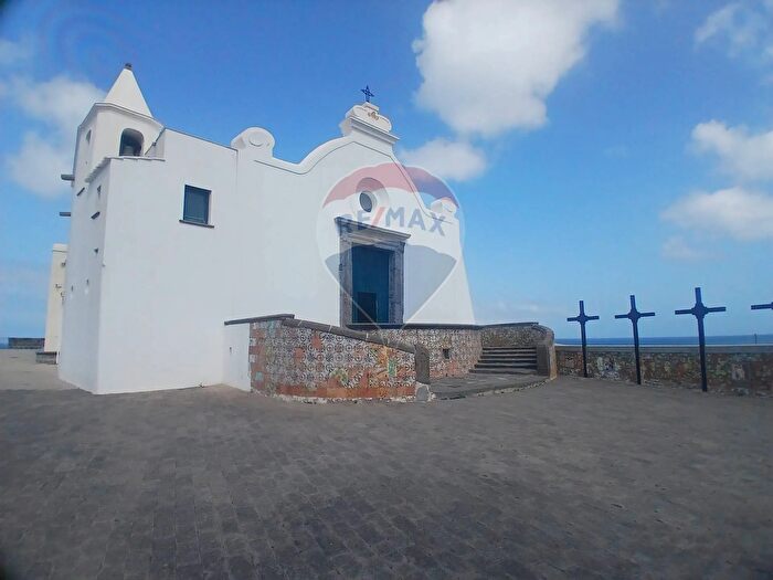 Appartamento quadrilocale in vendita in Via San Giovanni, Forio