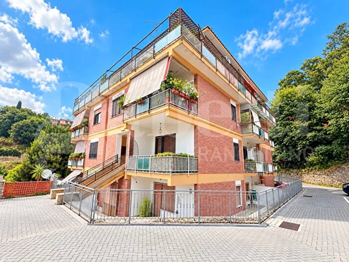 Appartamento bilocale in vendita in Via Massimo d'Azeglio, Ariccia