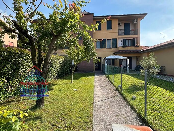 Appartamento trilocale in vendita in Via Antonio Vivaldi, Castello D'Argile