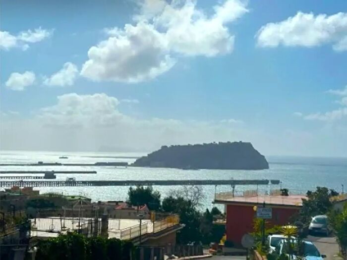 Appartamento trilocale in vendita in Via San Gennaro Agnano, Pozzuoli