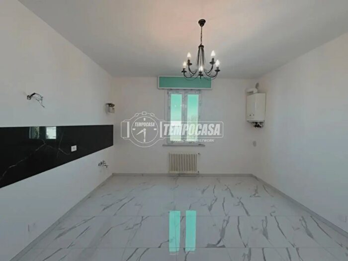 Appartamento quadrilocale in vendita in Via Enrico Toti, Mirandola