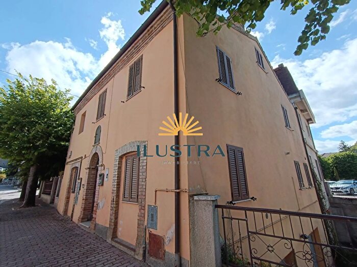 Casa trilocale in vendita in Via IV Novembre, Rotella