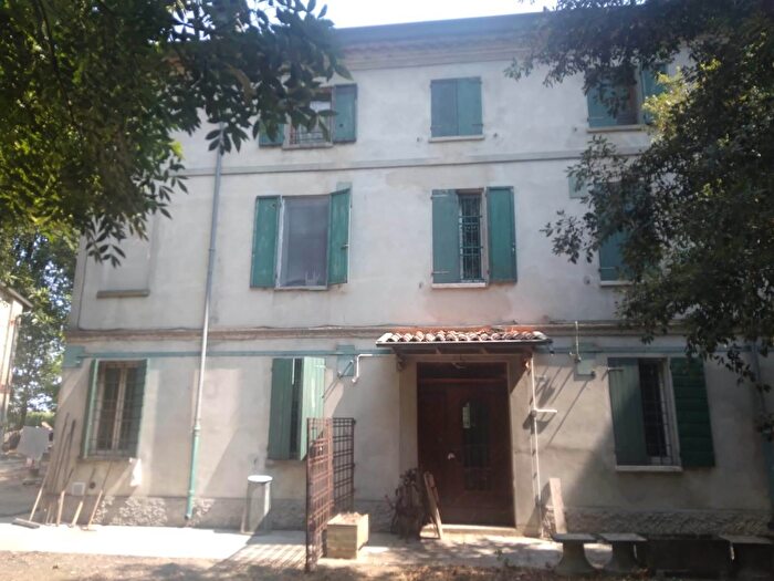 Casa con 14 locali in vendita in Via Pioppa, Cavezzo