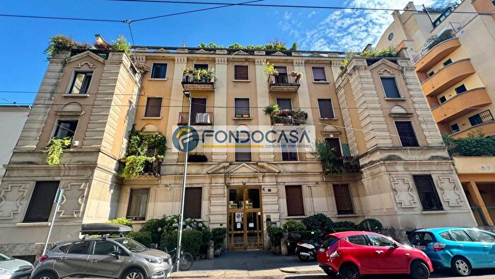 Appartamento trilocale in vendita in Via Martiri Oscuri, Milano