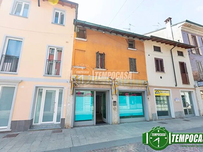 Casa quadrilocale in vendita in Via Goito, Pandino