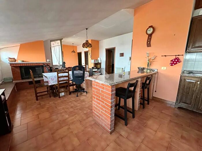 Appartamento quadrilocale in vendita in Via Circonvallazione, Colonna