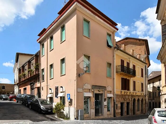 Appartamento con 5 locali in vendita in Piazza Margherita, Sezze