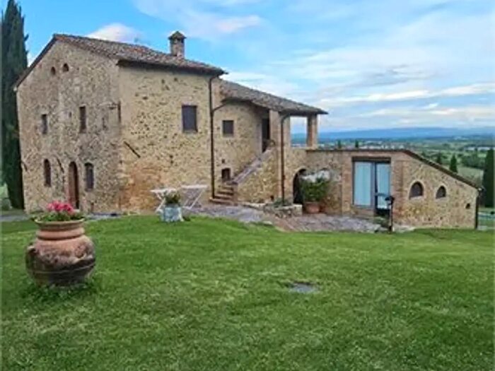 Casa con 10 locali in vendita in Casole DElsa