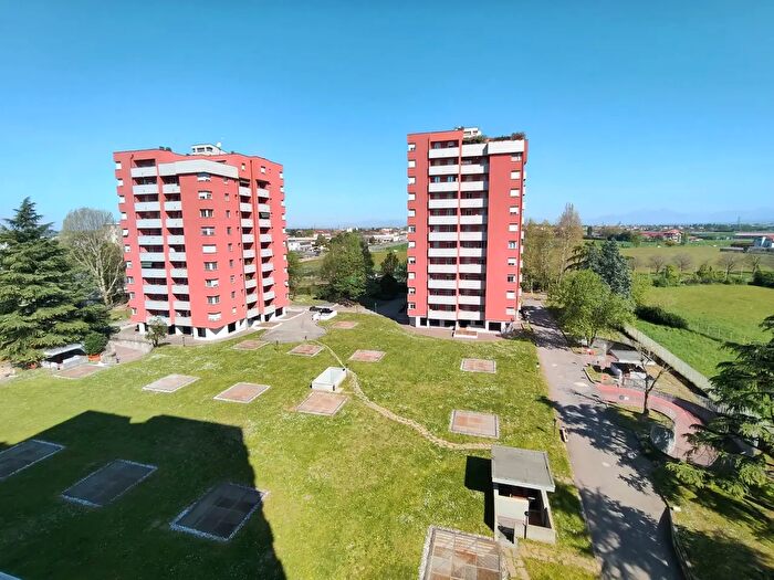 Appartamento con 5 locali in vendita in Via Camelie, Cusano Milanino