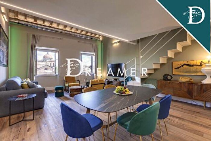 Appartamento con 6 locali in vendita in Via SantAgostino, Firenze