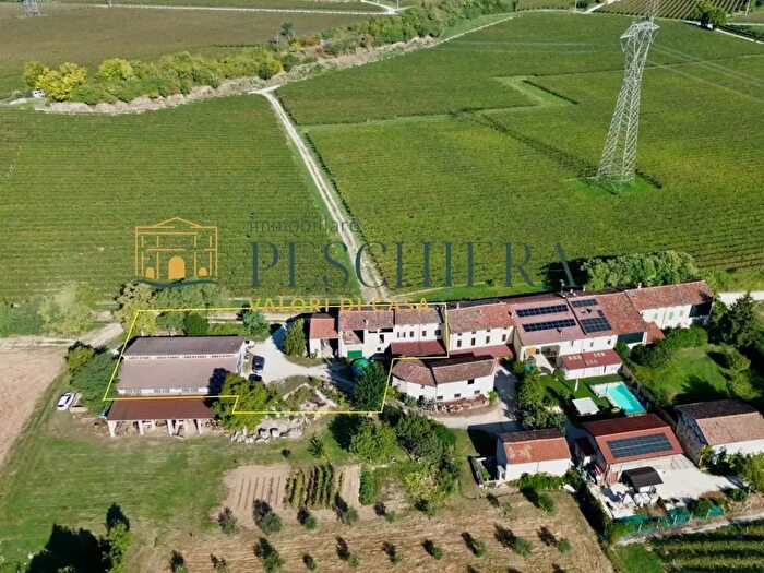 Casa con 9 locali in vendita in Celadina Vecchia, Pozzolengo