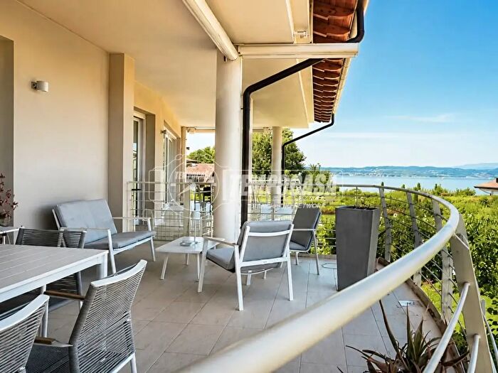 Appartamento trilocale in vendita in Via San Vito, Sirmione