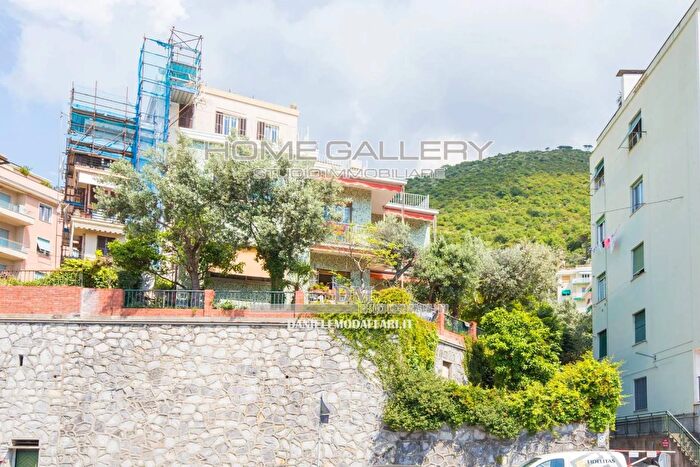 Casa con 8 locali in vendita in Corso Europa, Genova