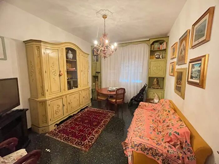 Appartamento quadrilocale in vendita in Via della Maona, Genova