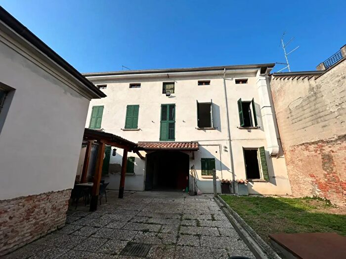 Casa in vendita in Via Vittorio Emanuele Secondo, Gualtieri
