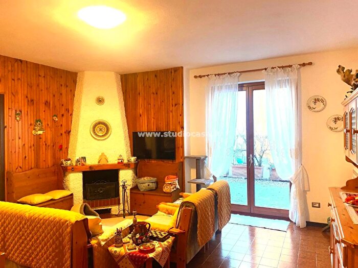 Appartamento trilocale in vendita in Via Monte Secco, Piazzatorre