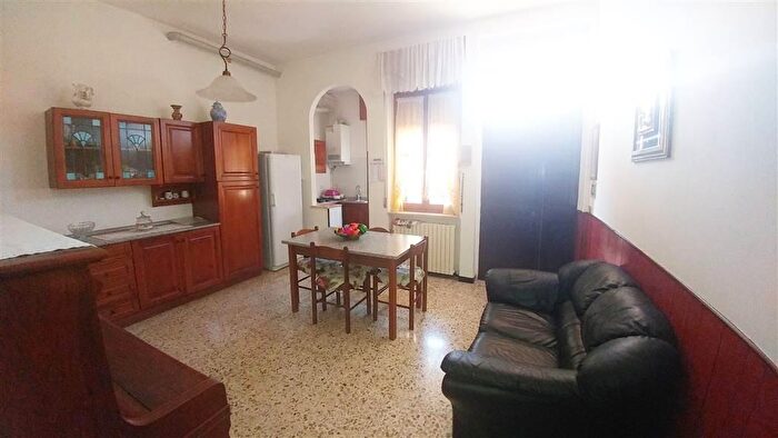 Casa con 5 locali in vendita in Alluvioni Piovera
