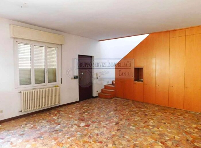 Appartamento quadrilocale in vendita in Via Roma Snc Cantu, Cantu