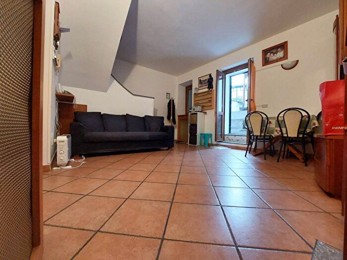 Appartamento trilocale in affitto in Via Cesare Battisti, Centro, Triuggio