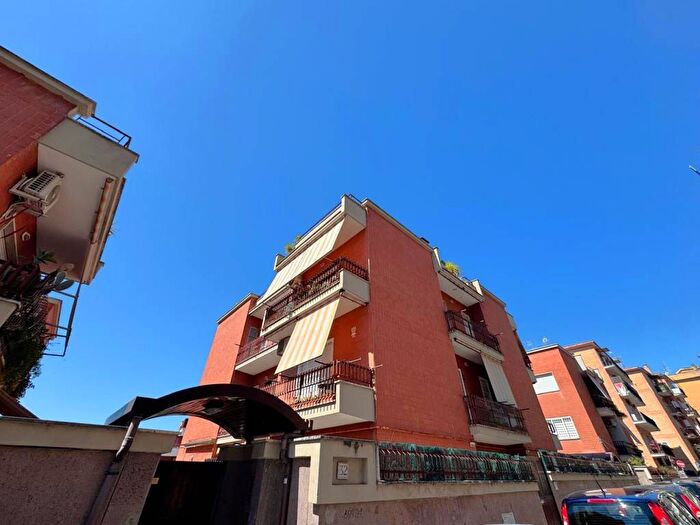 Appartamento trilocale in affitto in Via dei Bichi, Pisana Bravetta, Roma