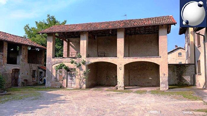 Casa in vendita in Via Alserio, Erba