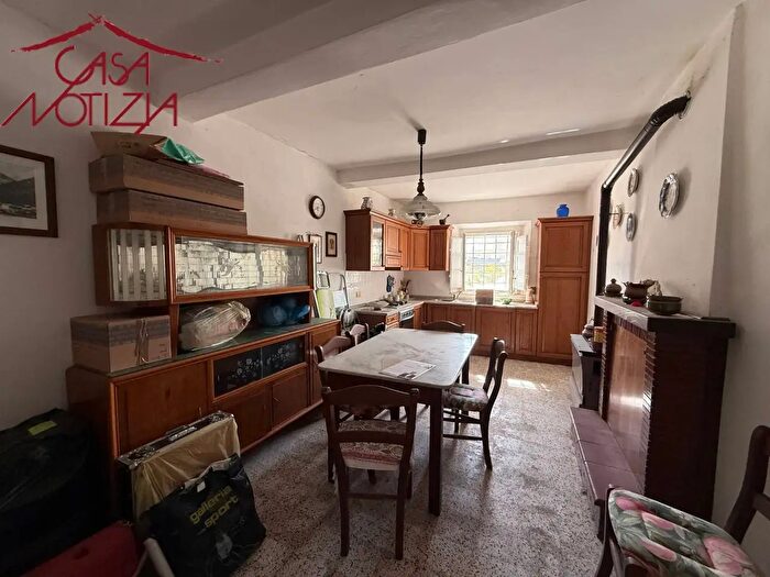 Casa con 8 locali in vendita in Via di Ville Altieri, Lucca