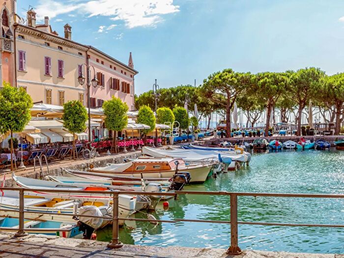 Appartamento con 5 locali in affitto in Via Curiel, Desenzano Del Garda