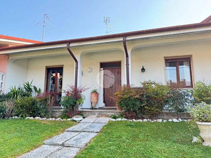 Casa quadrilocale in vendita in Via V Bellini, Marcaria