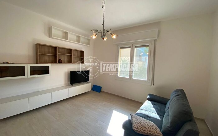 Appartamento trilocale in vendita in Via San Giovanni del Cantone, Modena