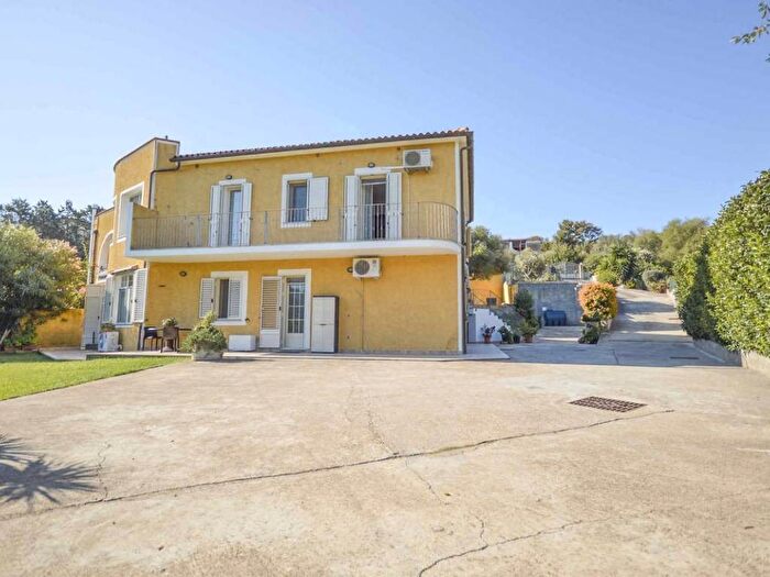 Casa con 6 locali in vendita in Via Giuanne Secche, Pittulongu, Olbia
