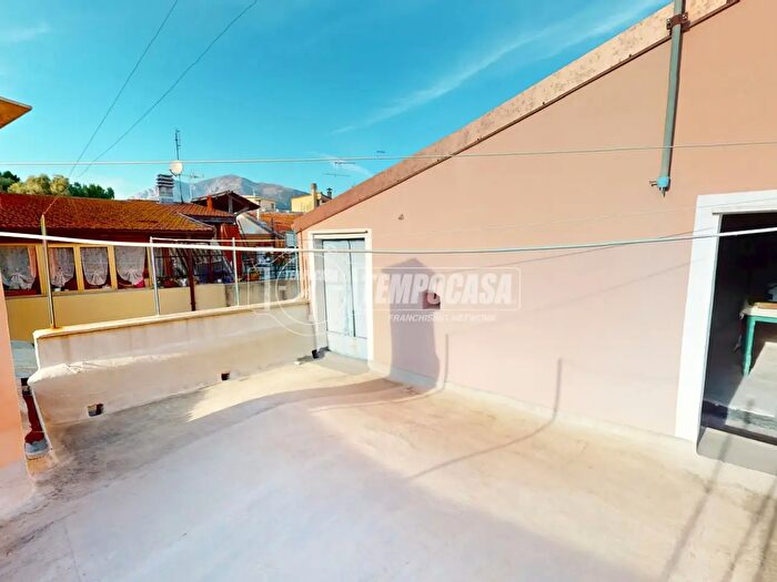 Appartamento con 5 locali in vendita in Via Giuseppe Garibaldi, Borghetto Santo Spirito