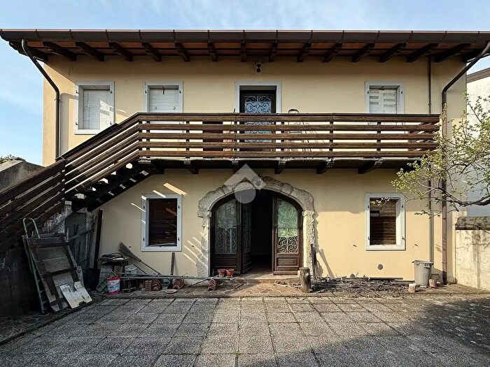 Casa con 6 locali in vendita in Via Principale, Pasian Di Prato