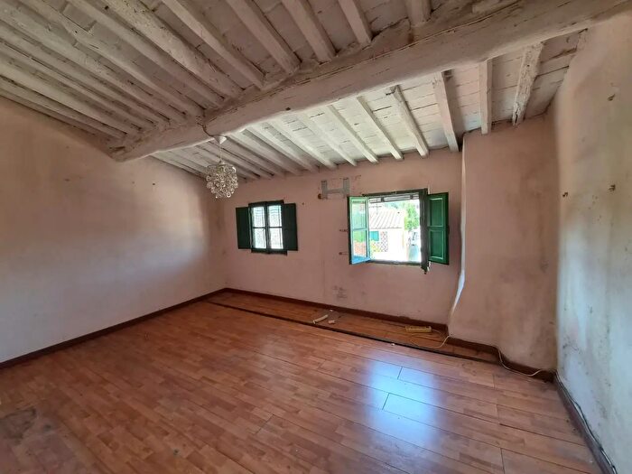 Casa con 7 locali in vendita in Via Romana, Lucca