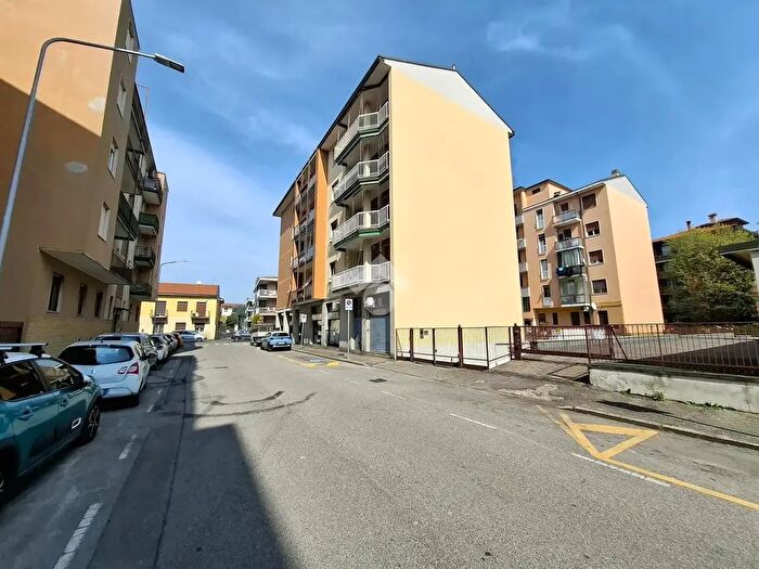 Appartamento trilocale in vendita in Via G Rossini, Magenta