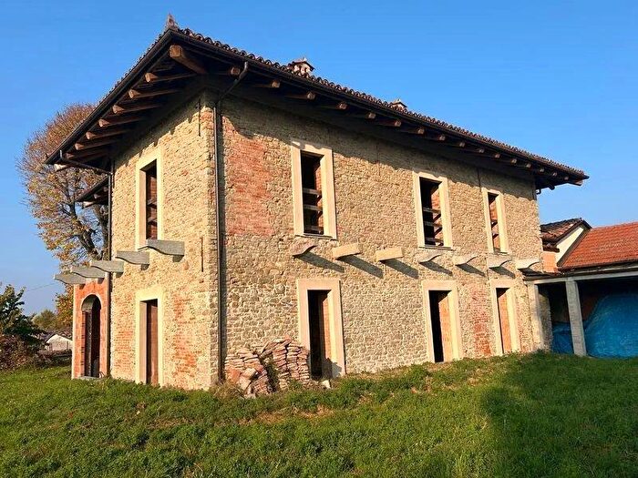 Casa con 7 locali in vendita in Lequio Berria