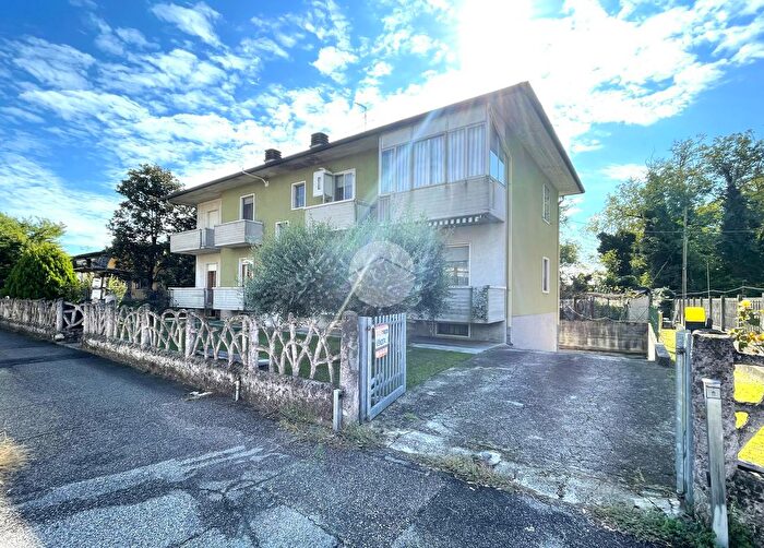 Appartamento quadrilocale in vendita in Via Leopardi, Buttapietra