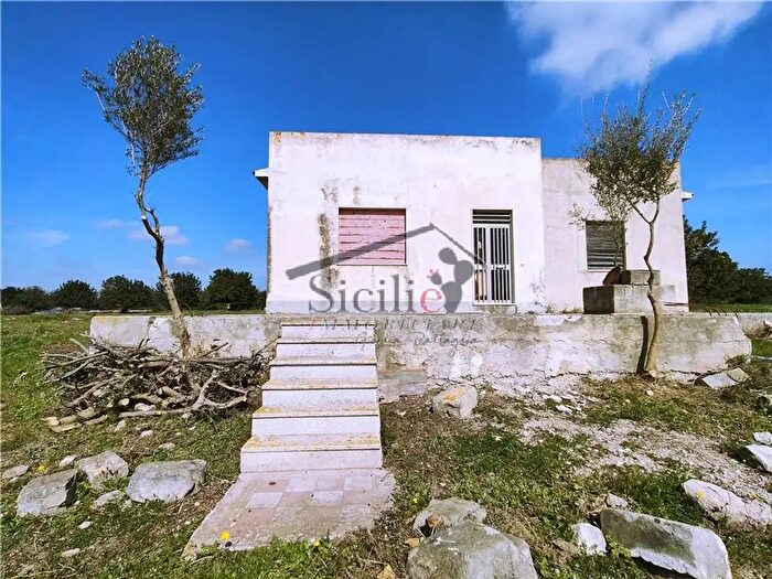 Casa quadrilocale in vendita in Scicli