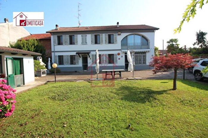 Casa con 6 locali in vendita in Via Pertengo, Costanzana