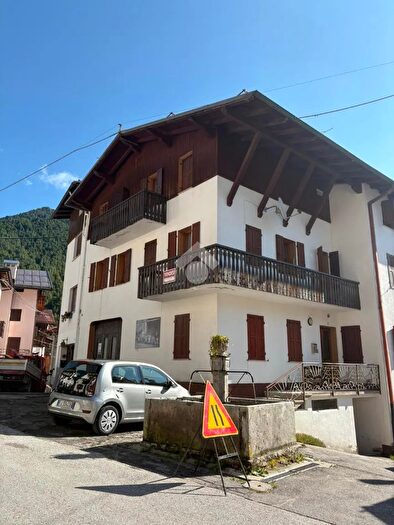 Appartamento quadrilocale in vendita in Piazza Paolo Gamba Zampol, Val di Zoldo