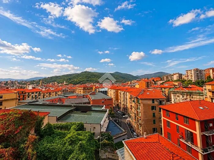 Appartamento trilocale in vendita in Via Filippo Corridoni, Savona