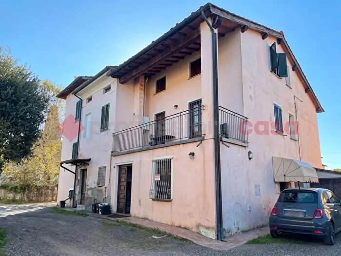 Casa trilocale in vendita in Via di Sant'Alessio Sant'Alessio g, Lucca